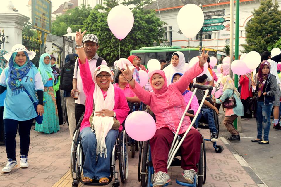 Risnawati Utami and Nuning Survyatiningish leading the movement for change